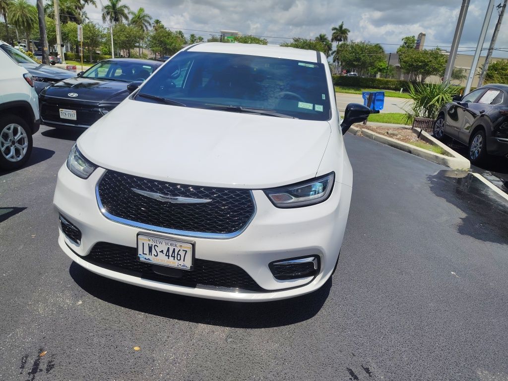 Thumbnail: 2025 Chrysler Pacifica - 6