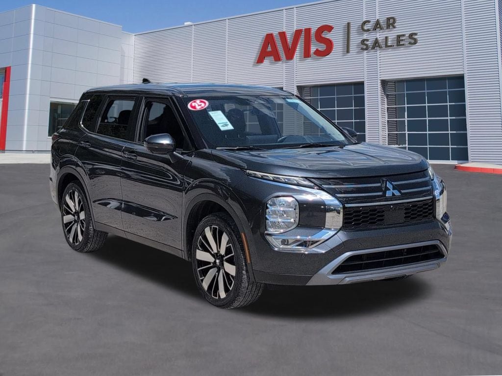 Thumbnail: 2025 Mitsubishi Outlander - 3