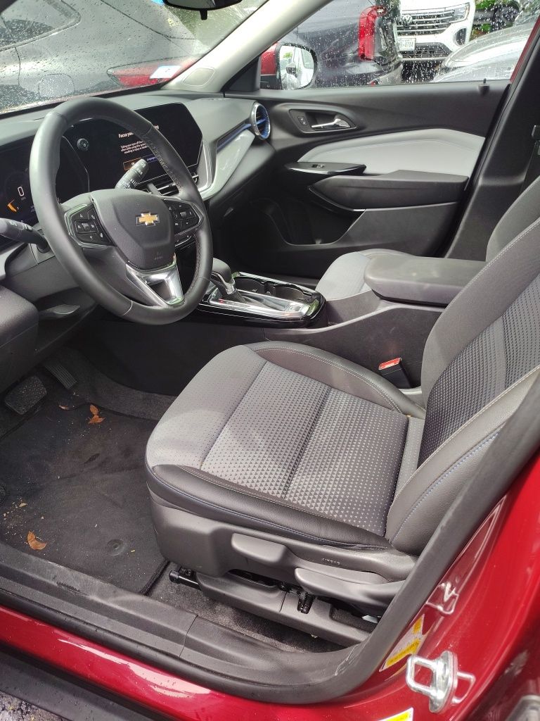 Thumbnail: 2025 Chevrolet Trax - 3