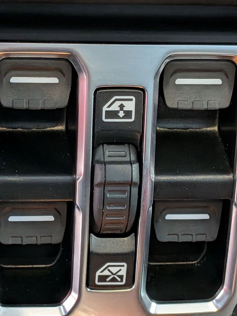 Thumbnail: 2025 Jeep Wrangler - 15