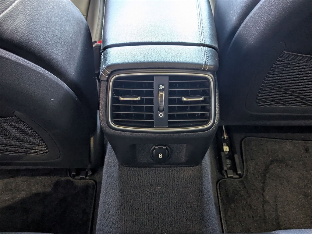 Thumbnail: 2021 Genesis G70 - 23