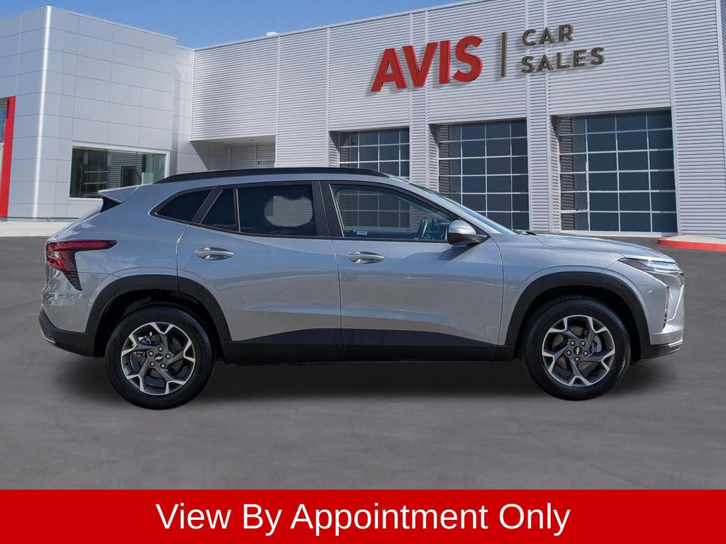 Thumbnail: 2025 Chevrolet Trax - 5