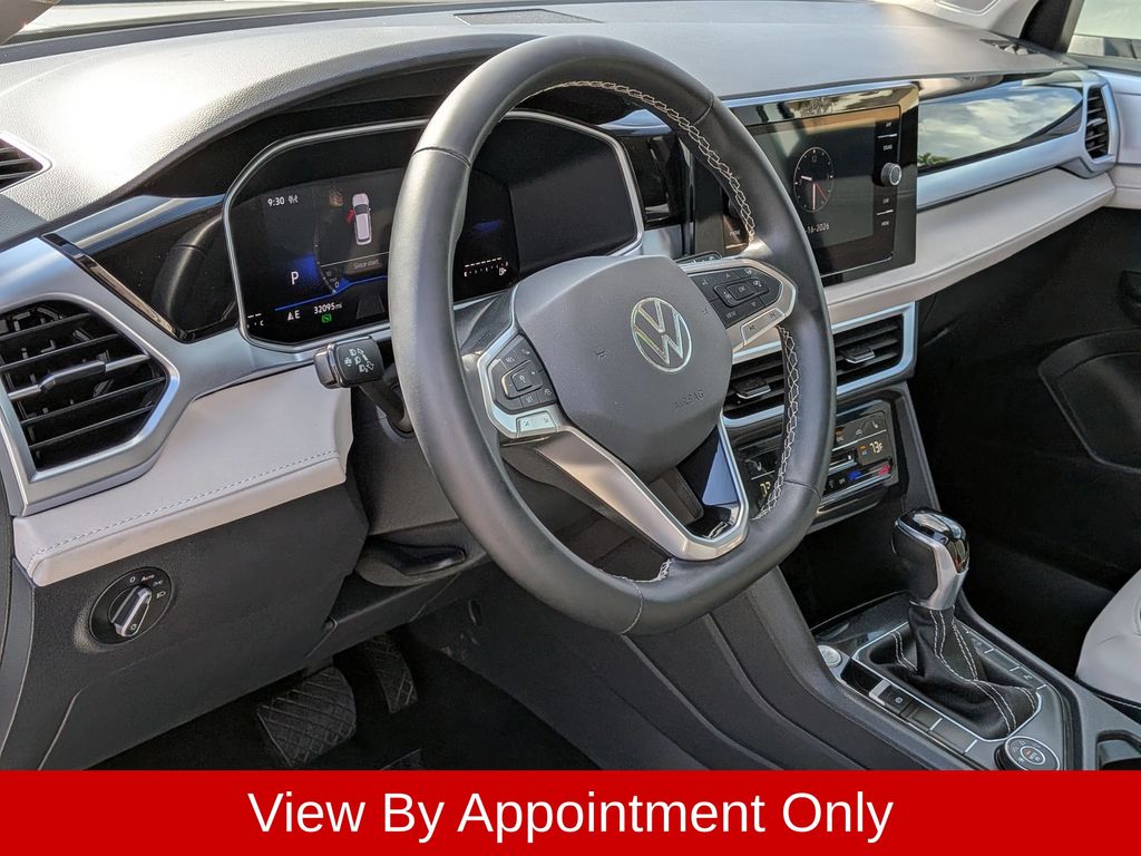 2025 Volkswagen Taos SE - Photo 15