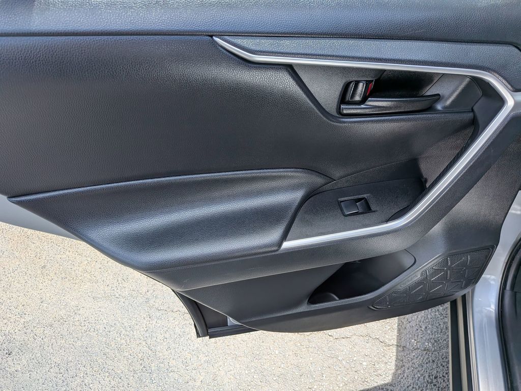 Thumbnail: 2025 Toyota RAV4 - 20