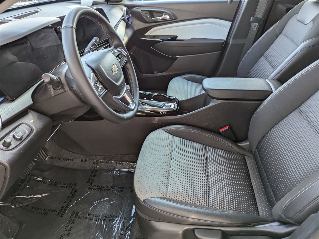 Thumbnail: 2025 Chevrolet Trax - 23