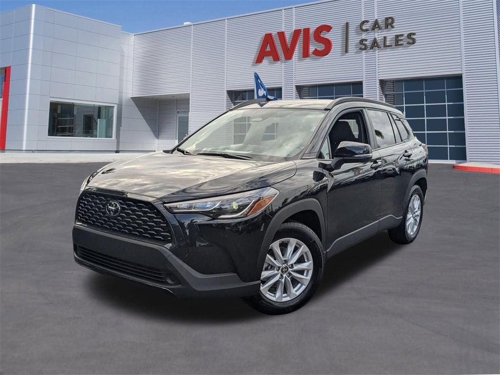 2025 Toyota Corolla Cross LE's photo