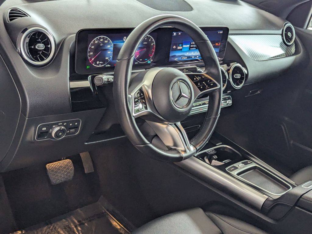 Thumbnail: 2025 Mercedes-Benz GLA - 12