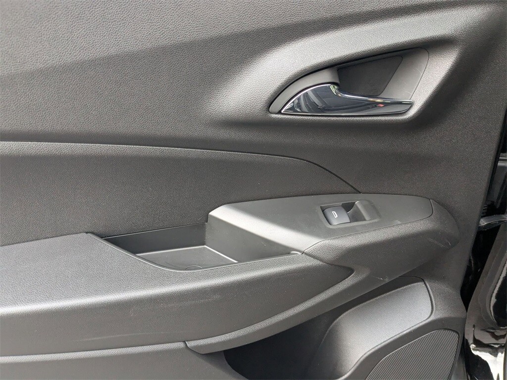 Thumbnail: 2025 Chevrolet Trax - 23