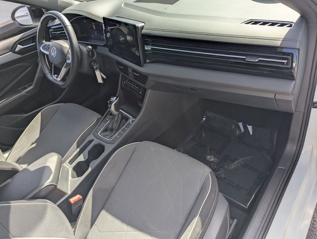 Thumbnail: 2025 Volkswagen Jetta - 27