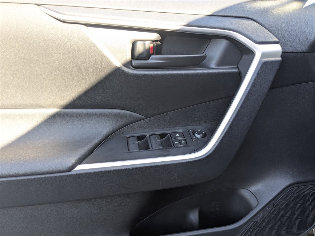 Thumbnail: 2025 Toyota RAV4 - 14