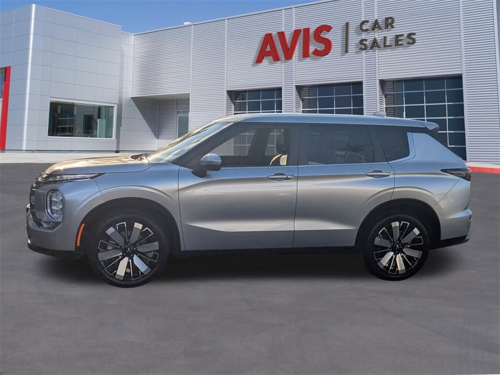 Thumbnail: 2025 Mitsubishi Outlander - 11