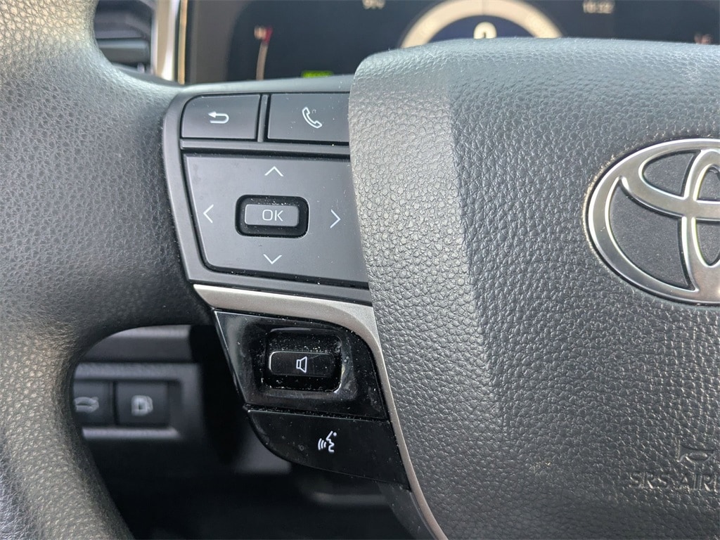 Thumbnail: 2025 Toyota Camry - 11