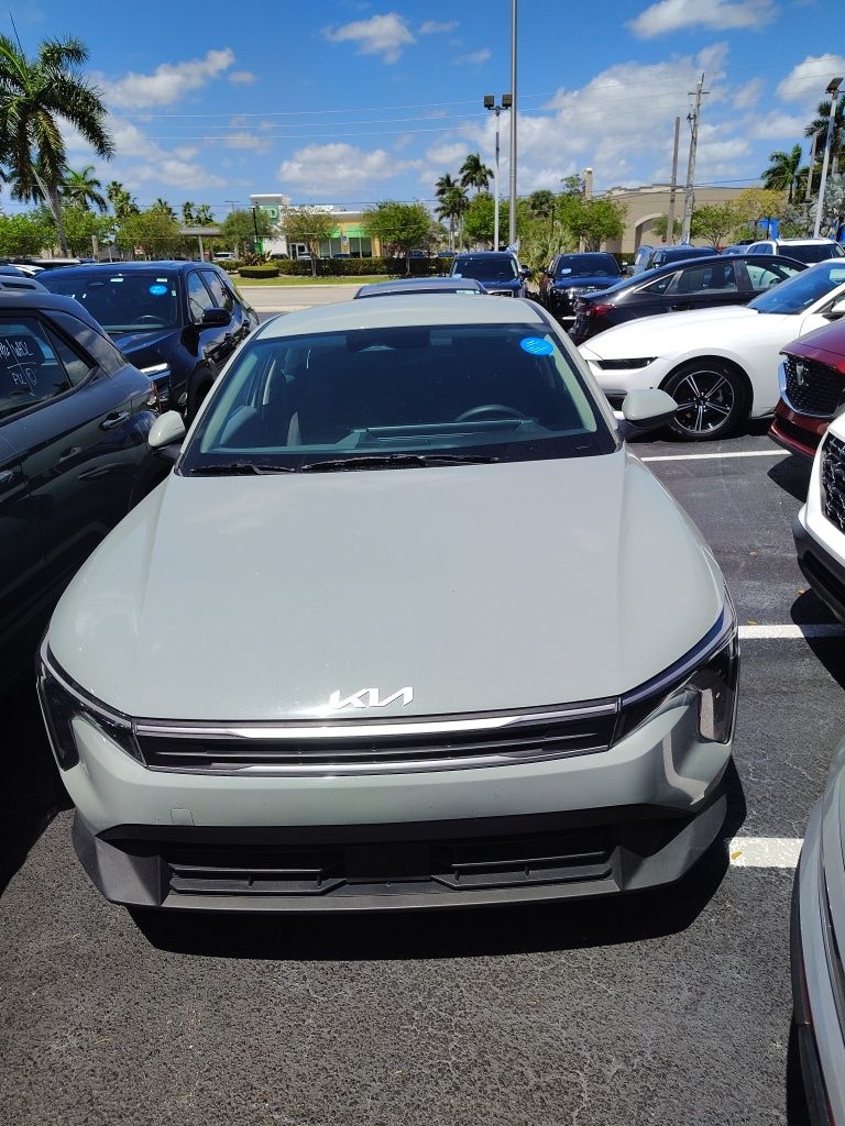 2025 Kia K4 LXS AT's photo