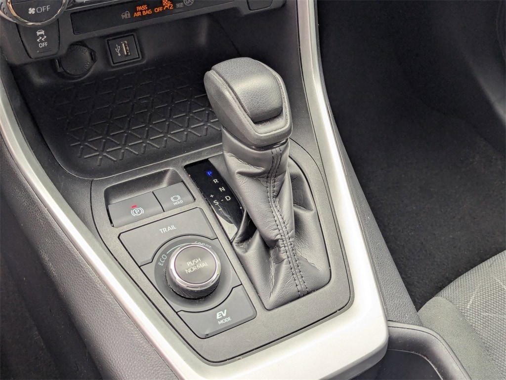 Thumbnail: 2024 Toyota RAV4 - 19