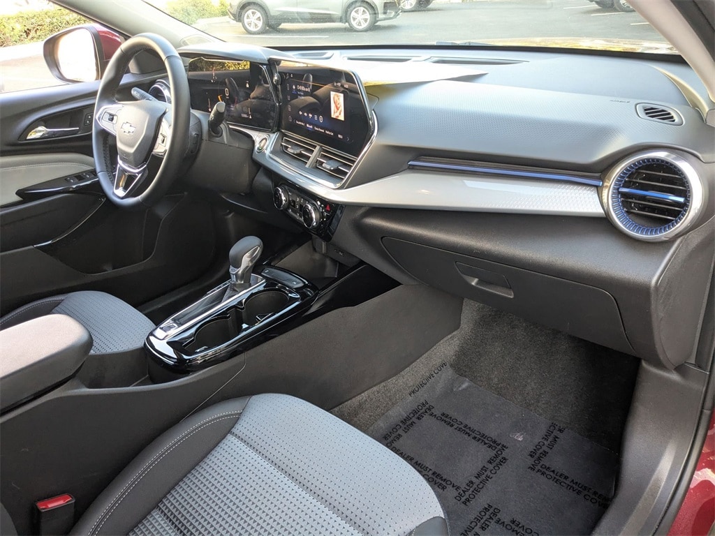 Thumbnail: 2025 Chevrolet Trax - 30