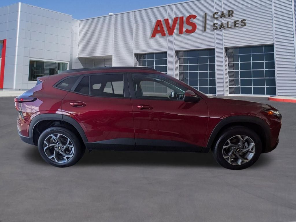 Thumbnail: 2025 Chevrolet Trax - 5