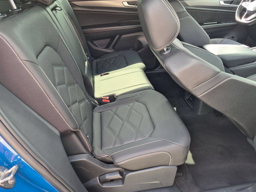 2025 Volkswagen Atlas Cross Sport SE w/Tech - Photo 28