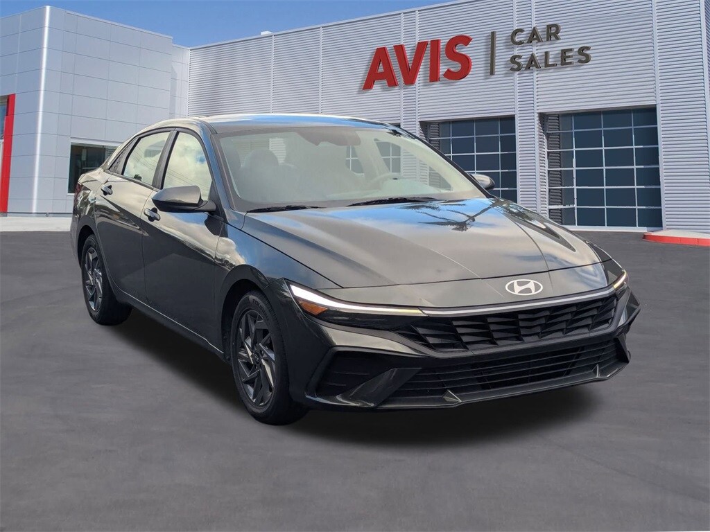 2024 Hyundai Elantra SEL photo 3