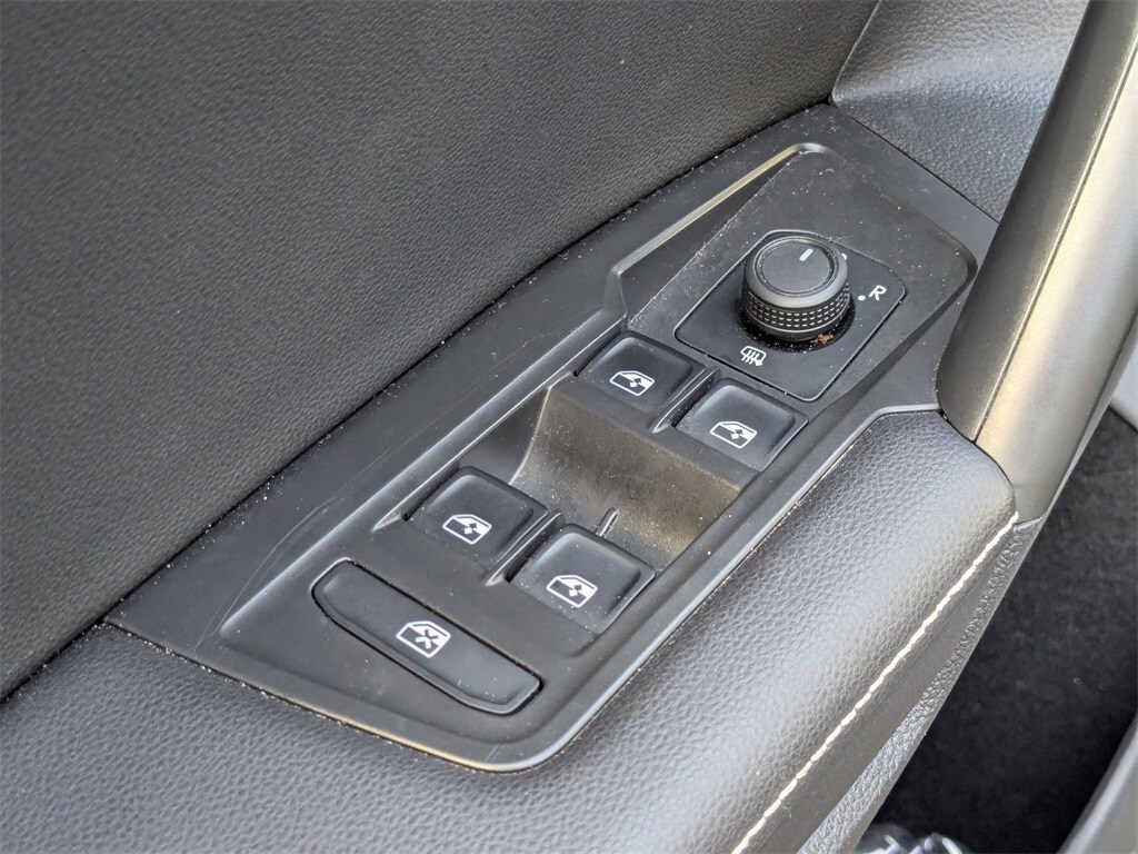 Thumbnail: 2024 Volkswagen Tiguan - 15