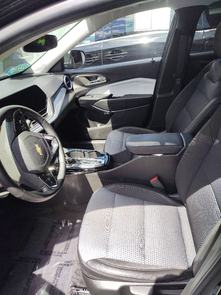Thumbnail: 2025 Chevrolet Trax - 2
