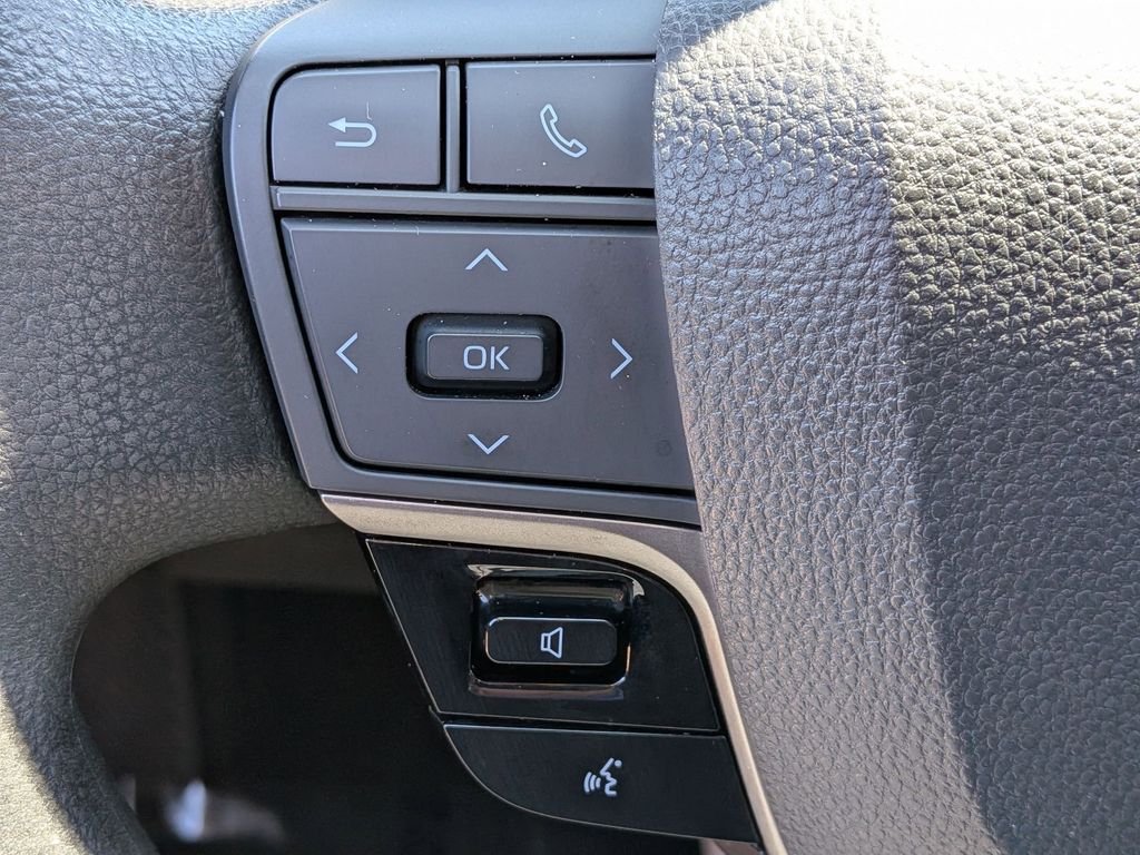 Thumbnail: 2025 Toyota Camry - 22