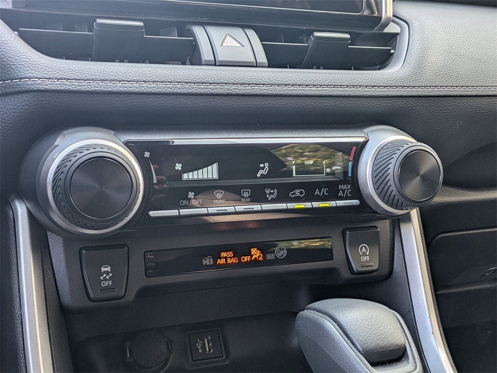 Thumbnail: 2025 Toyota RAV4 - 17