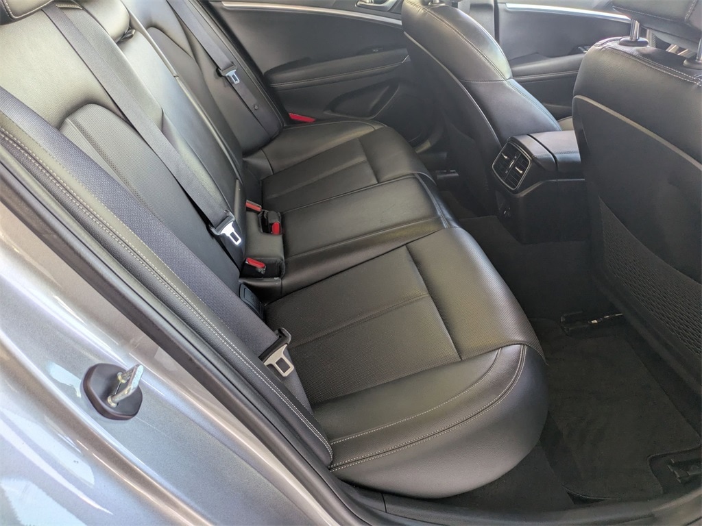 Thumbnail: 2021 Genesis G70 - 28