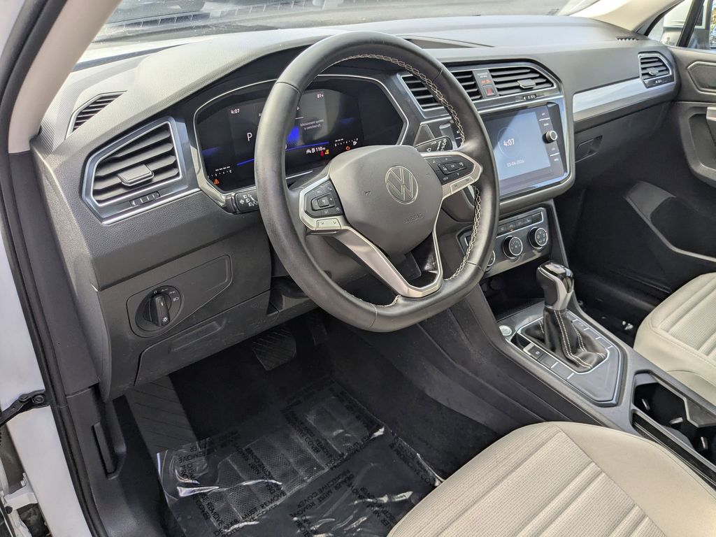 Thumbnail: 2024 Volkswagen Tiguan - 13