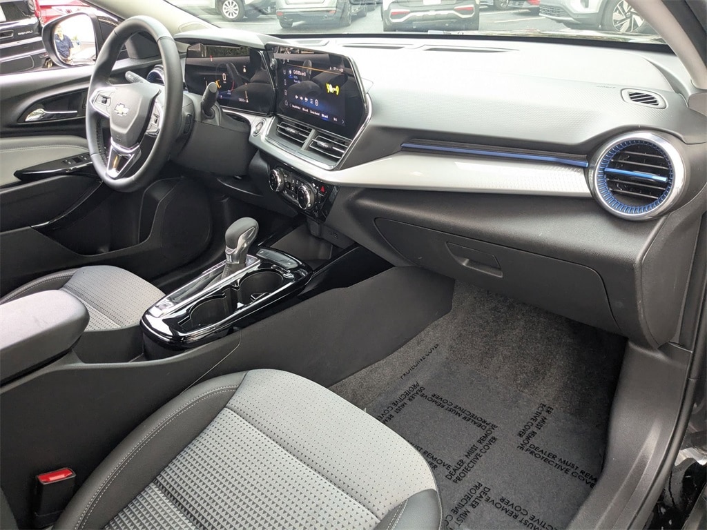 Thumbnail: 2025 Chevrolet Trax - 30