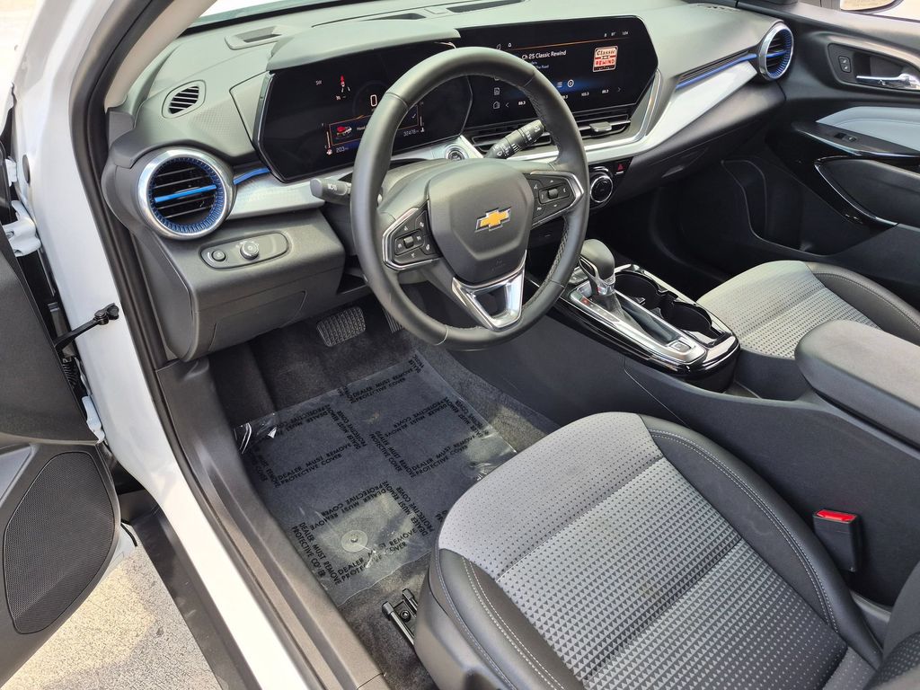 Thumbnail: 2025 Chevrolet Trax - 11