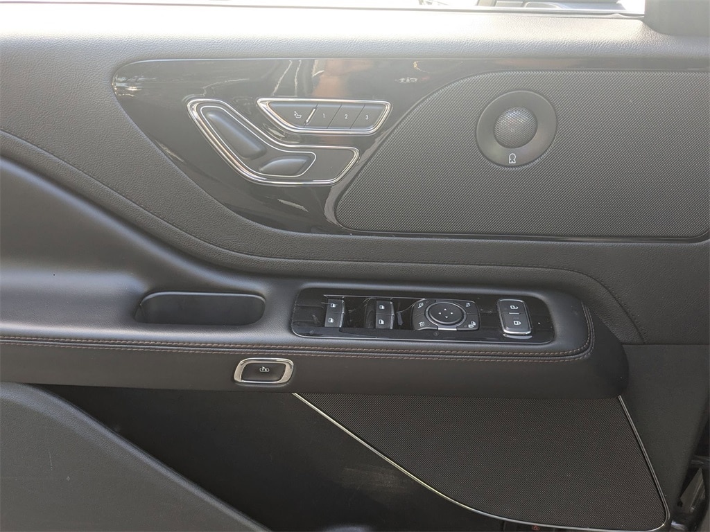 Thumbnail: 2023 Lincoln Aviator - 14