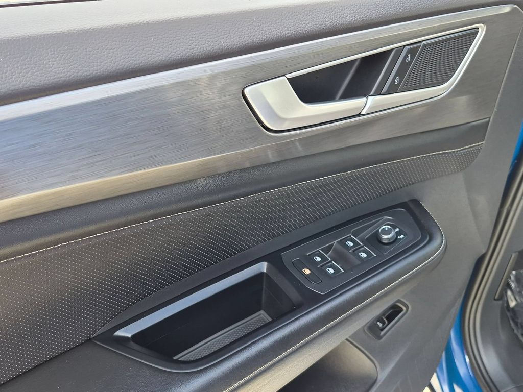 2025 Volkswagen Atlas Cross Sport SE w/Tech - Photo 18