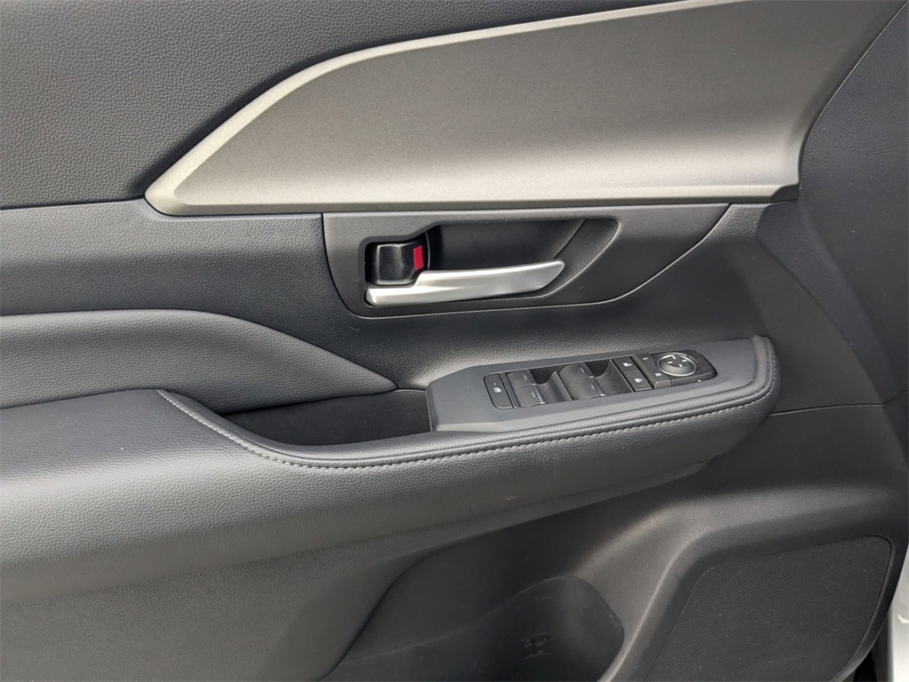 Thumbnail: 2025 Toyota Grand Highlander - 14