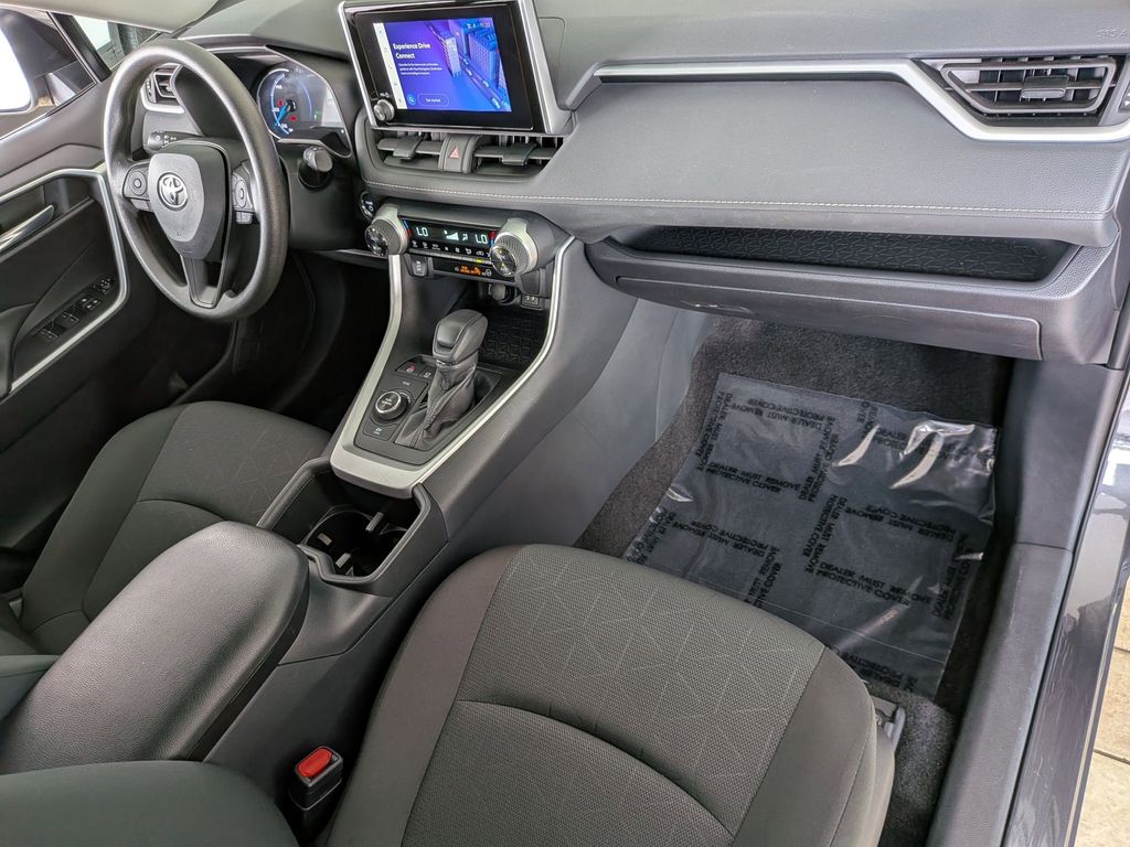 Thumbnail: 2025 Toyota RAV4 - 31