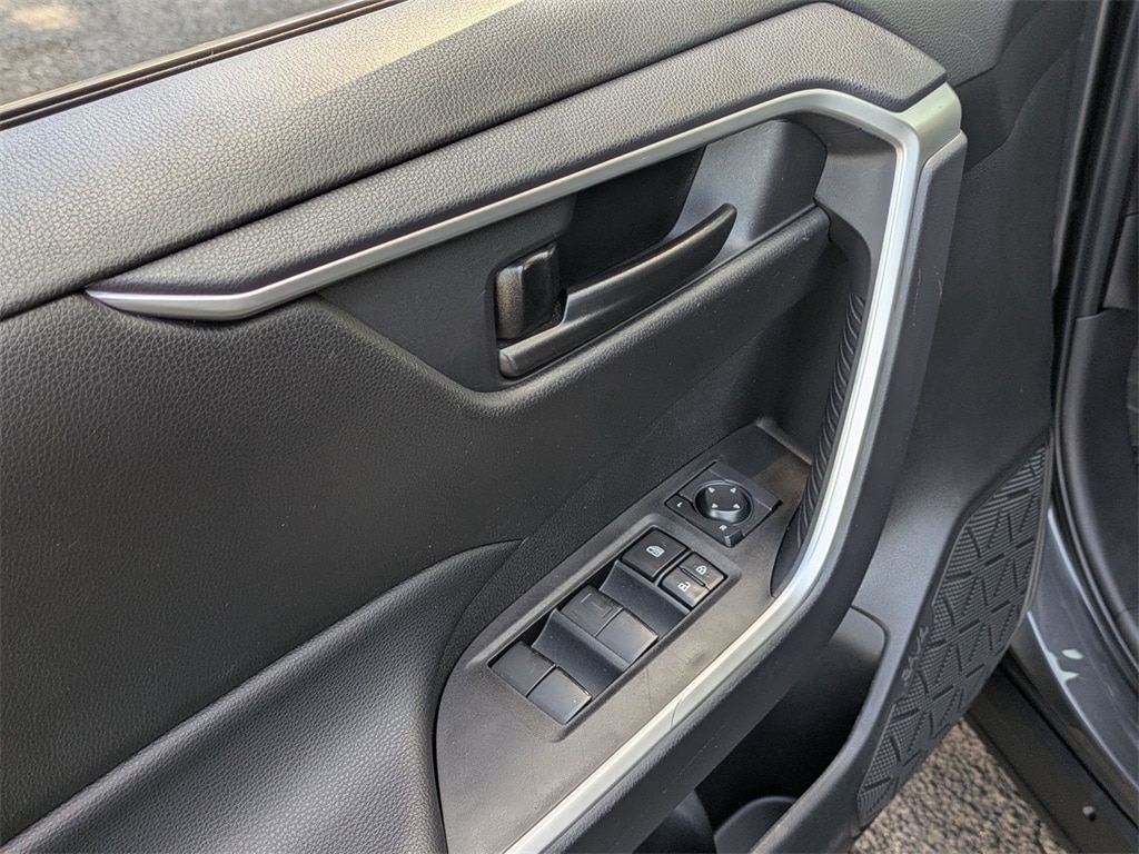 Thumbnail: 2025 Toyota RAV4 - 21