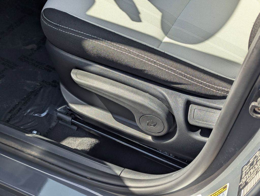 Thumbnail: 2025 Hyundai Venue - 15