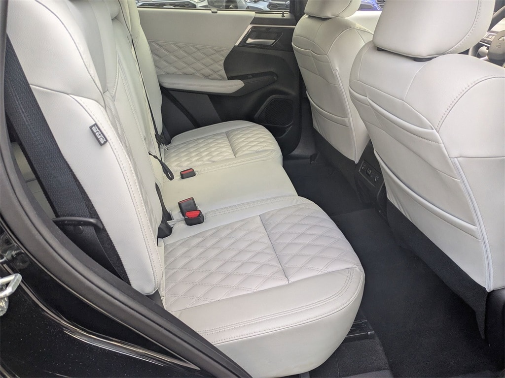 Thumbnail: 2024 Mitsubishi Outlander - 28