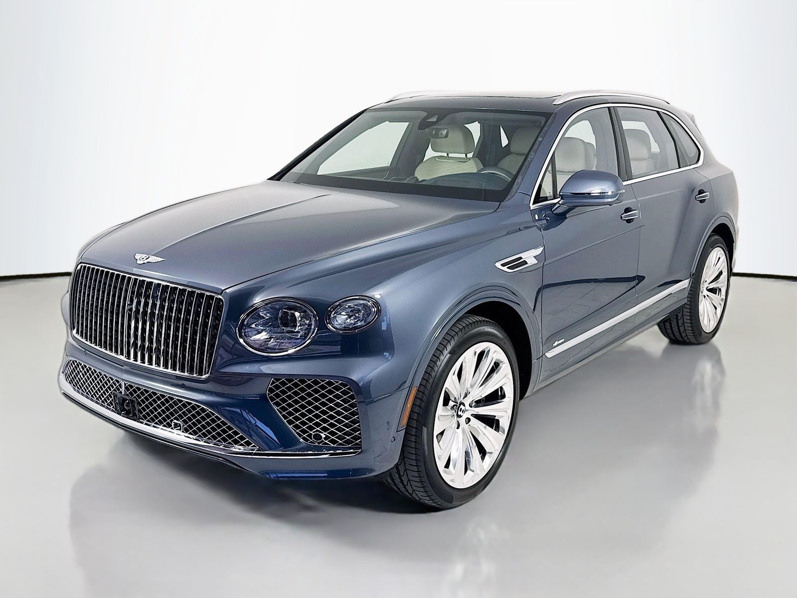 2025 Bentley Bentayga - Photo 3