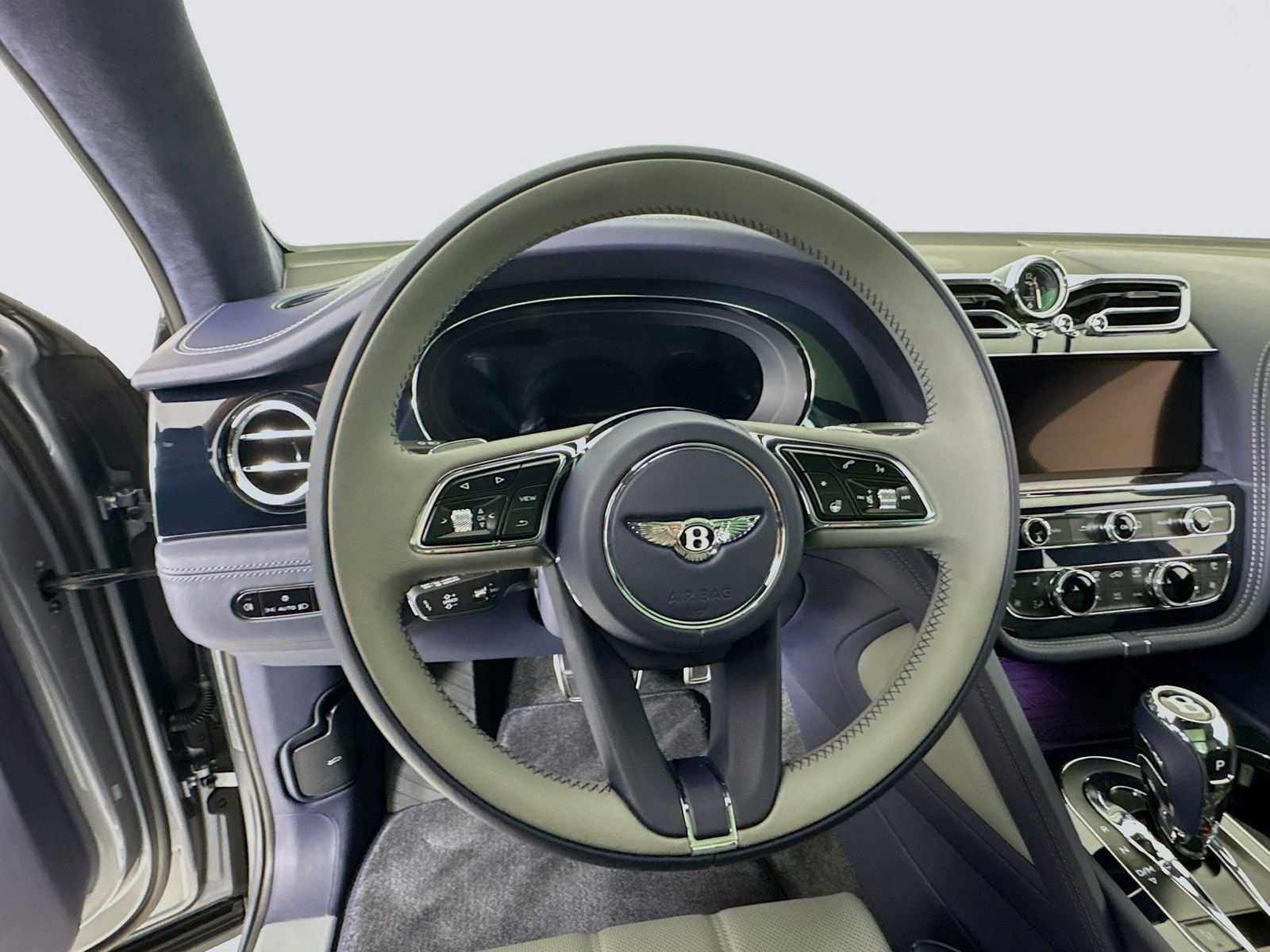 2025 Bentley Bentayga - Photo 11