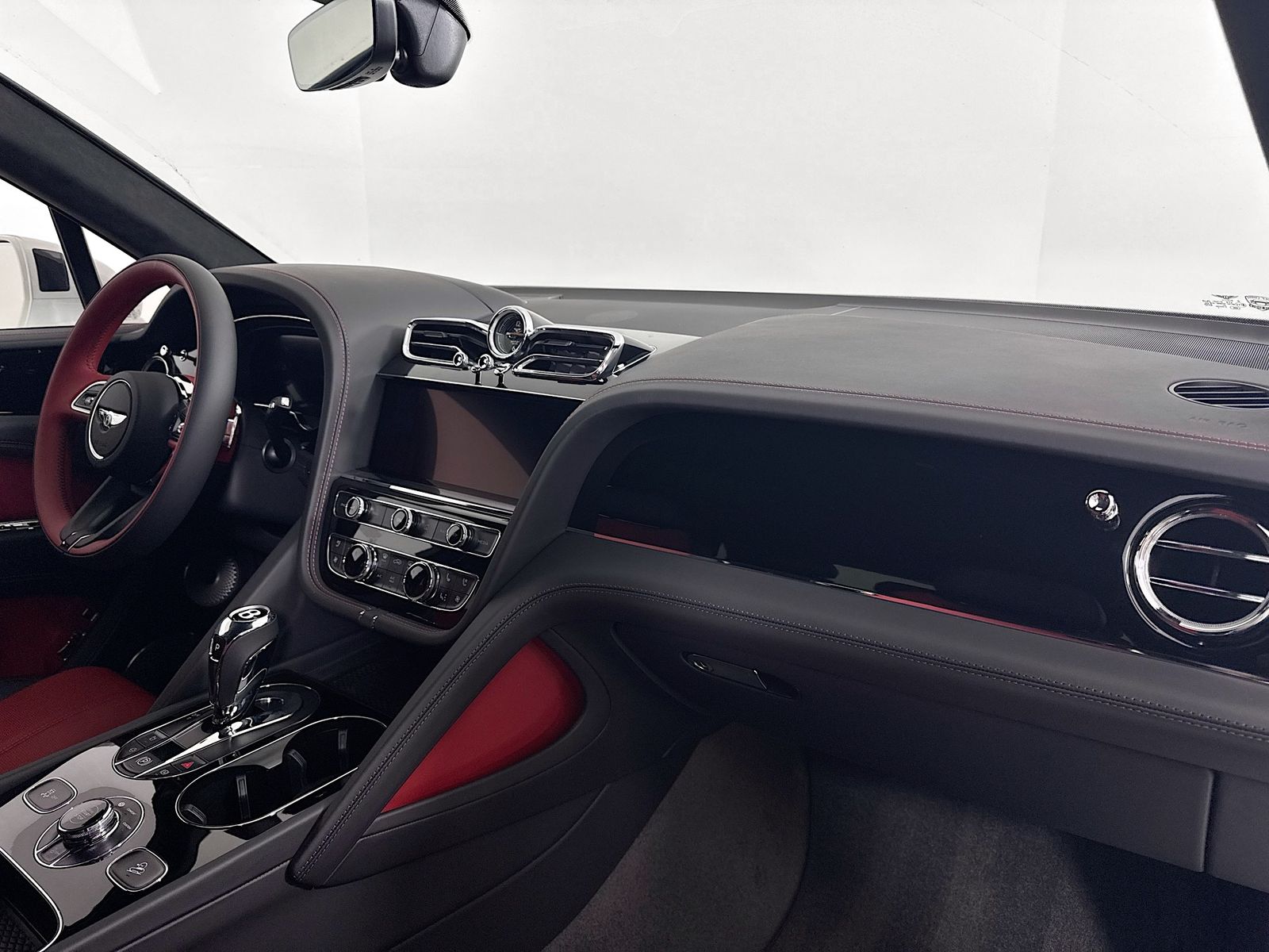 2025 Bentley Bentayga - Photo 28