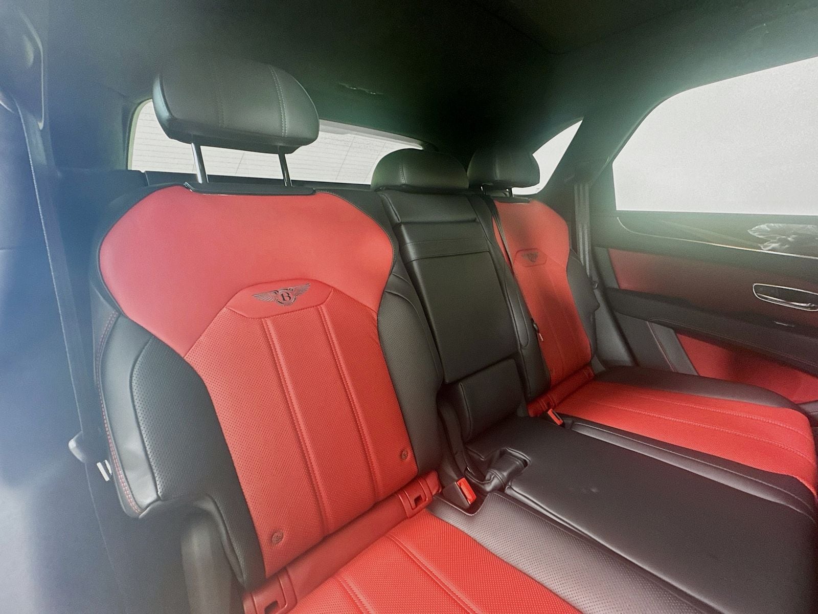 2025 Bentley Bentayga - Photo 26