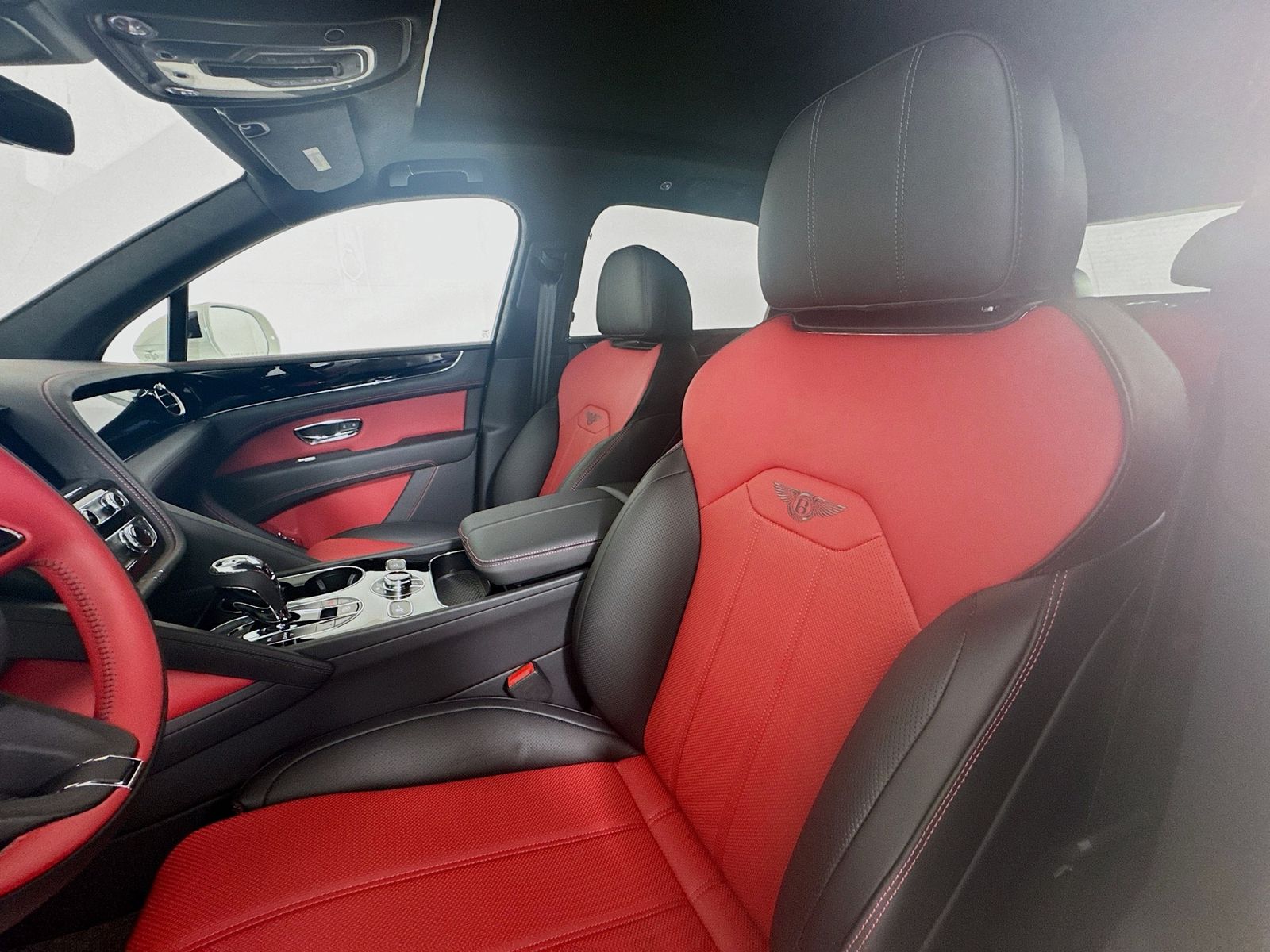 2025 Bentley Bentayga - Photo 20