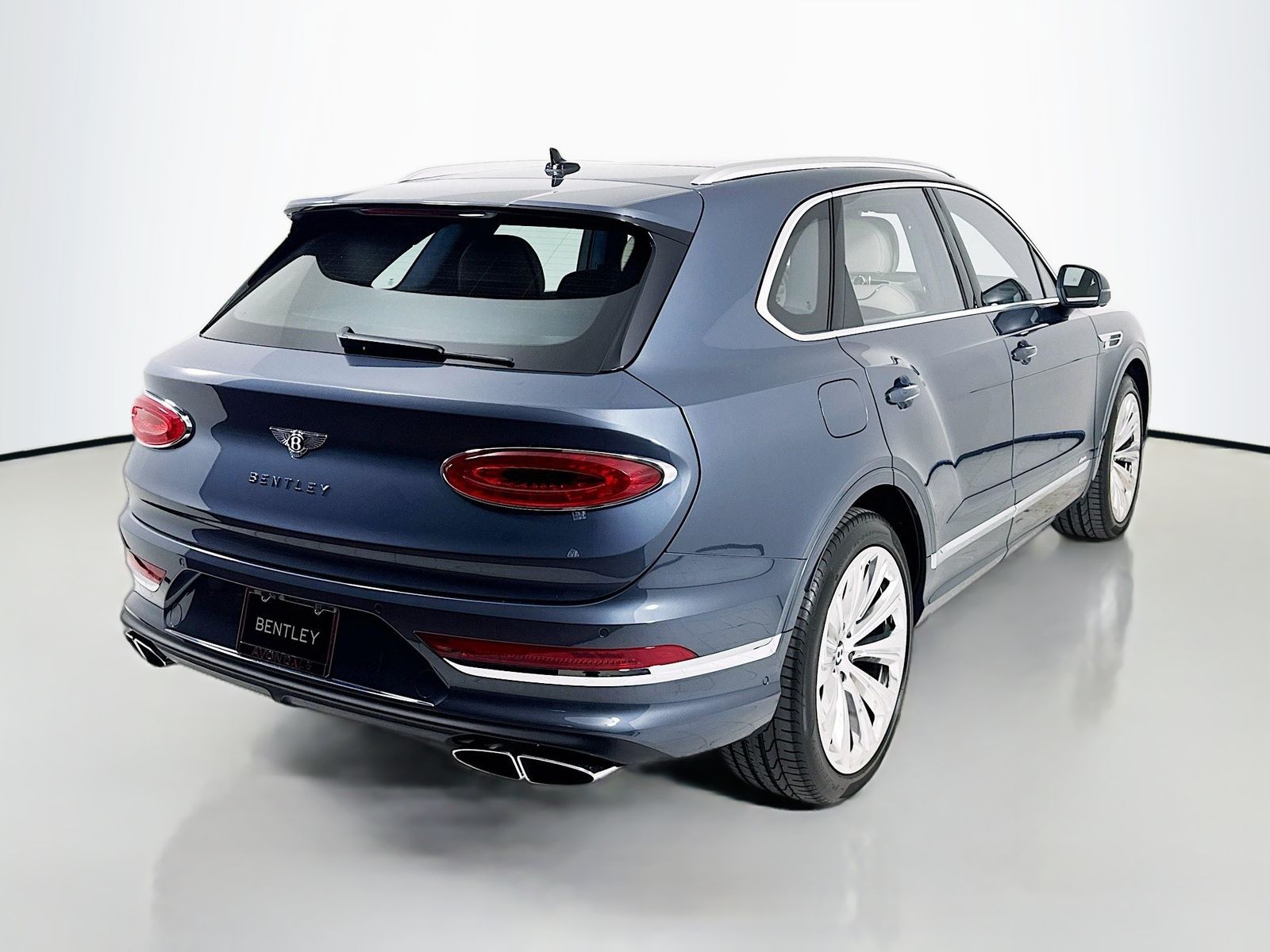 2025 Bentley Bentayga - Photo 7