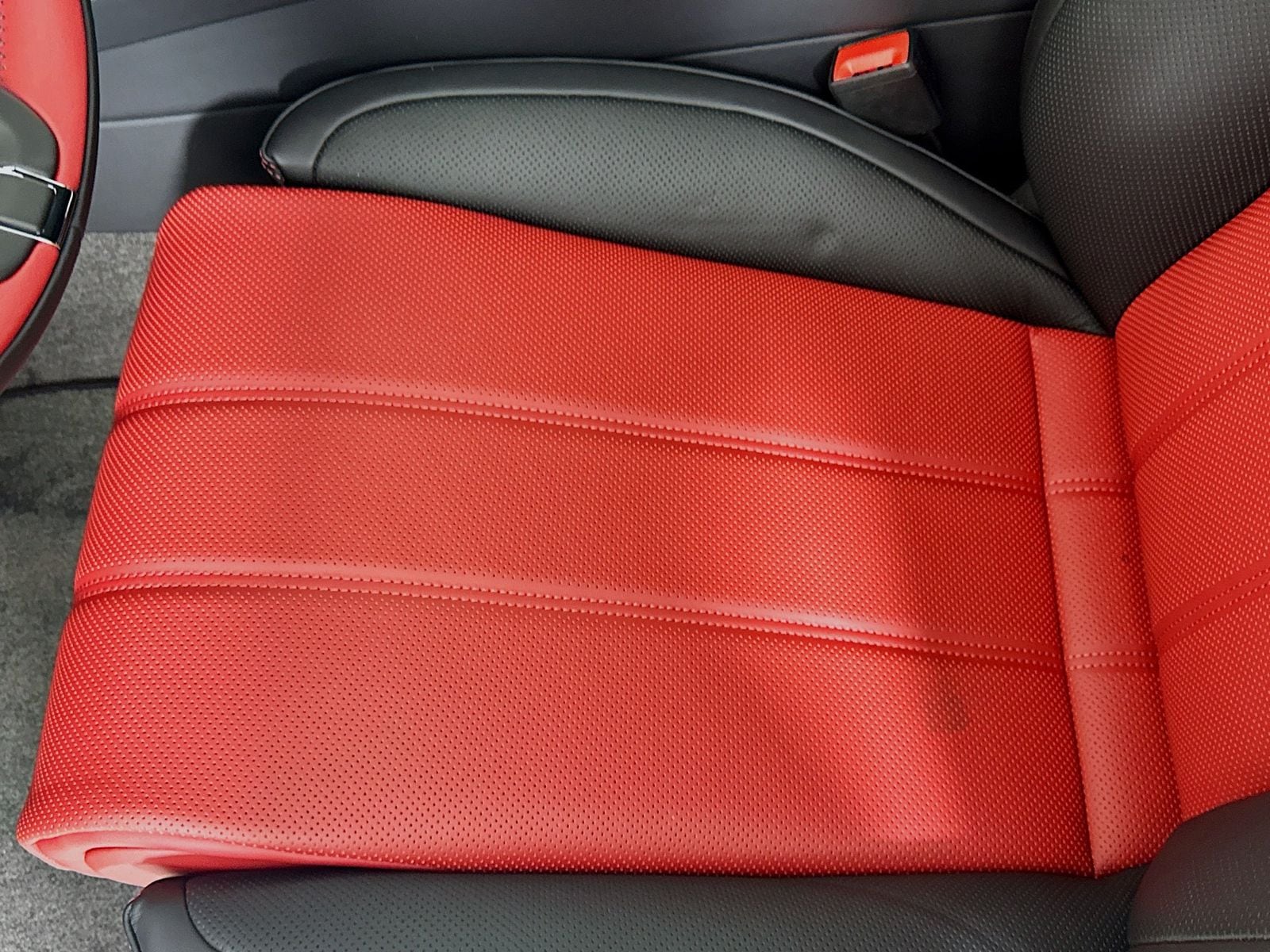 2025 Bentley Bentayga - Photo 18