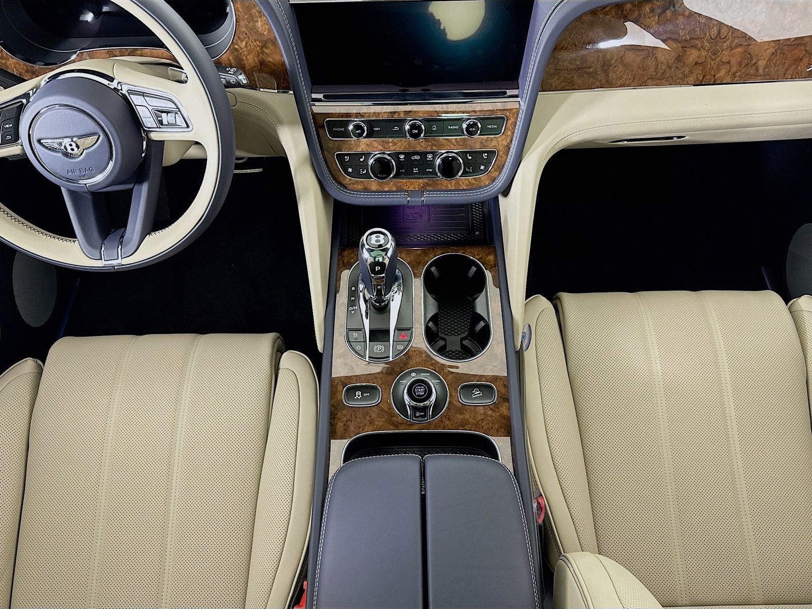 2025 Bentley Bentayga - Photo 22