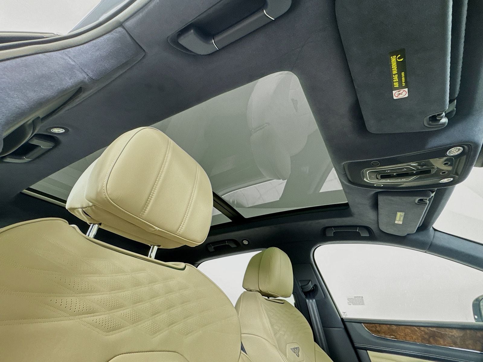 2025 Bentley Bentayga - Photo 20