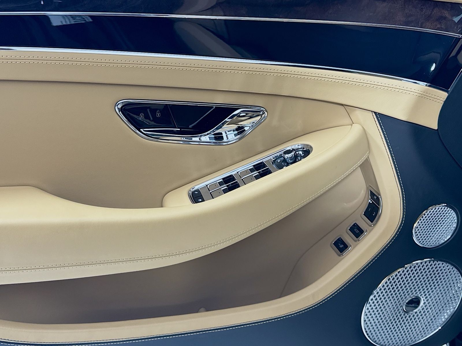 2026 Bentley Continental GTC - Photo 15
