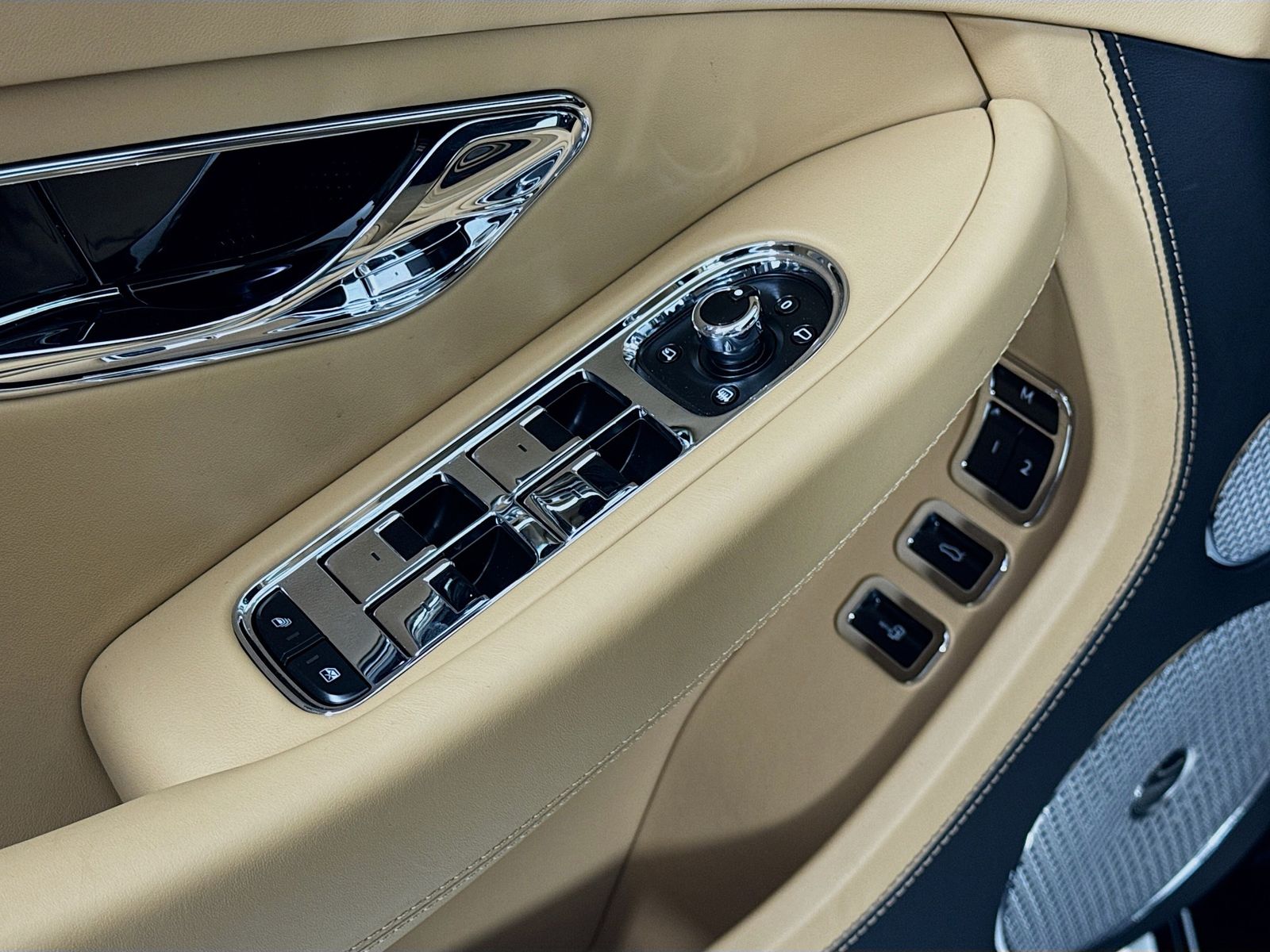 2026 Bentley Continental GTC - Photo 16