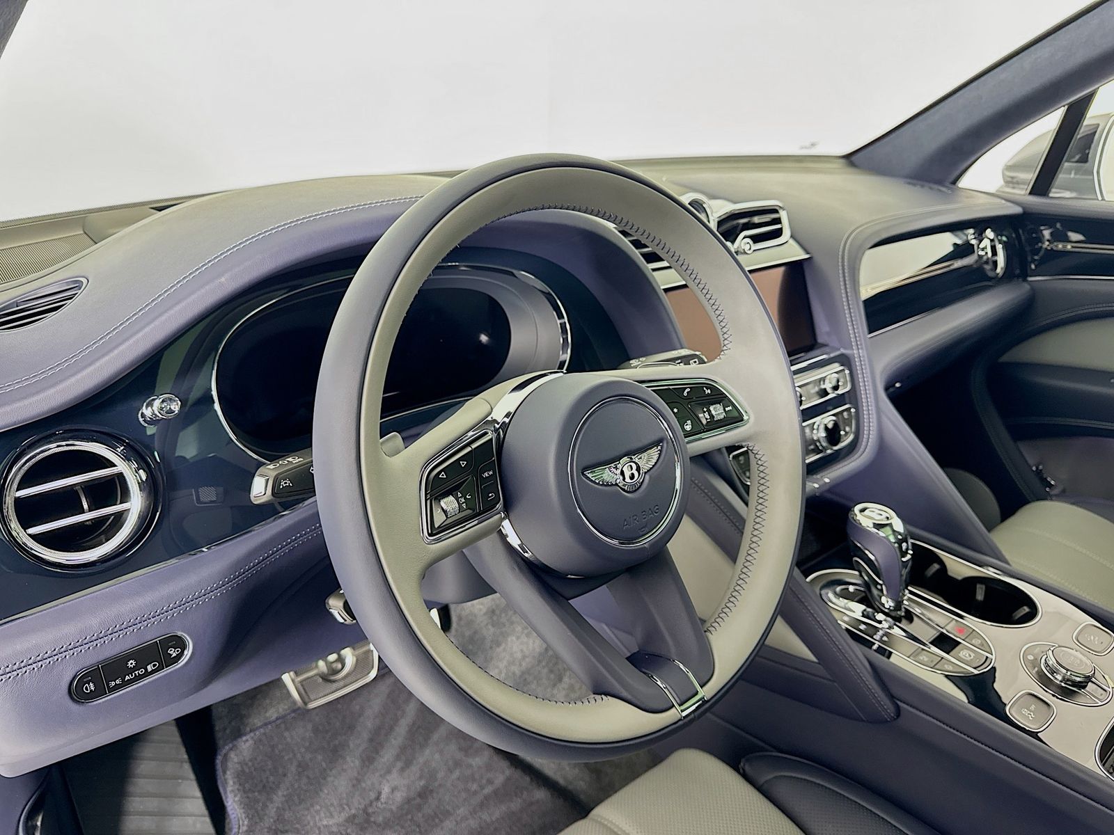 2025 Bentley Bentayga - Photo 10