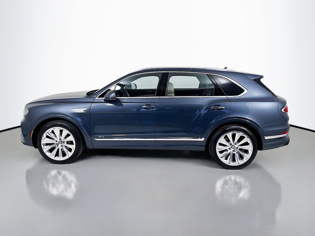 New 2025 Bentley Bentayga V8 SUV